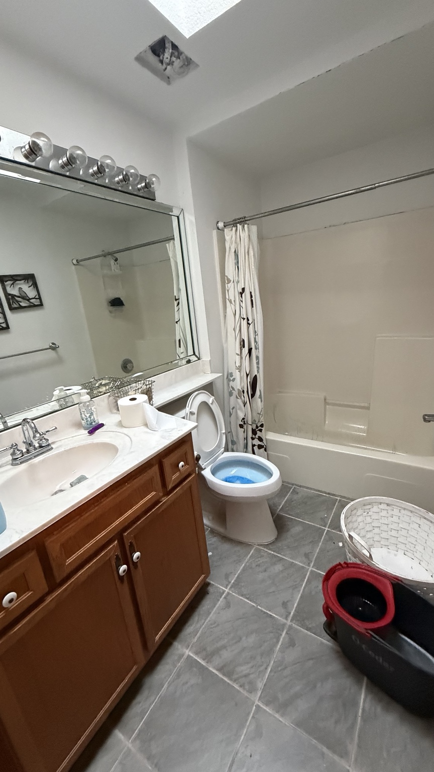 Bathroom before cleaning