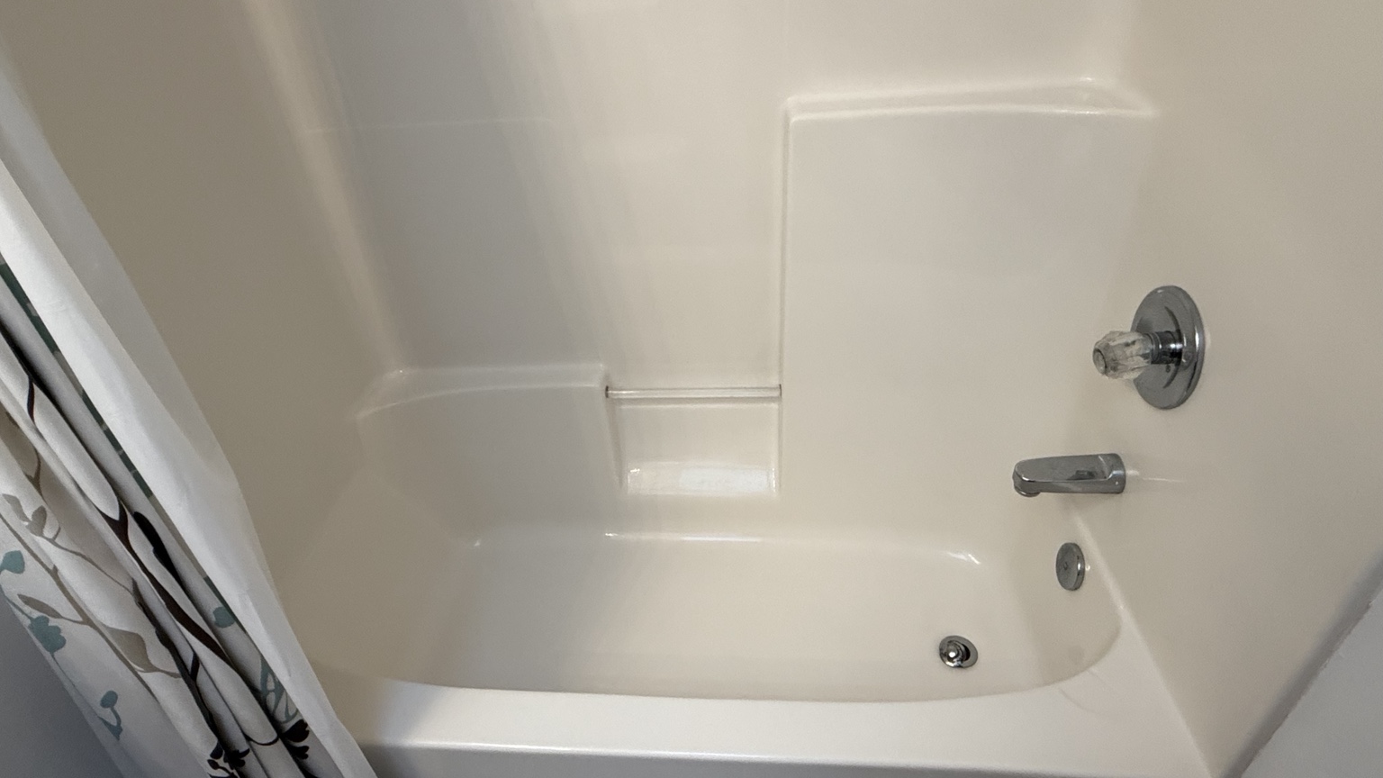 Bathtub after cleaning