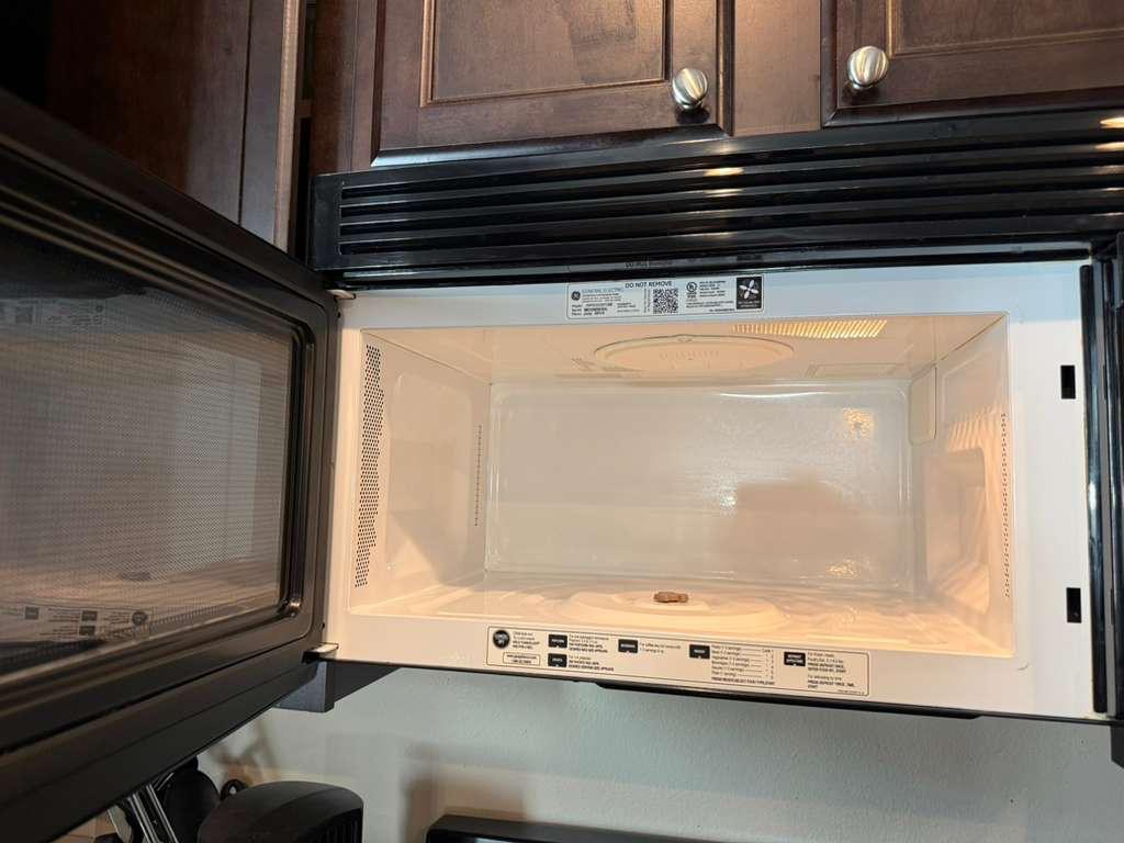 Microwave after cleaning